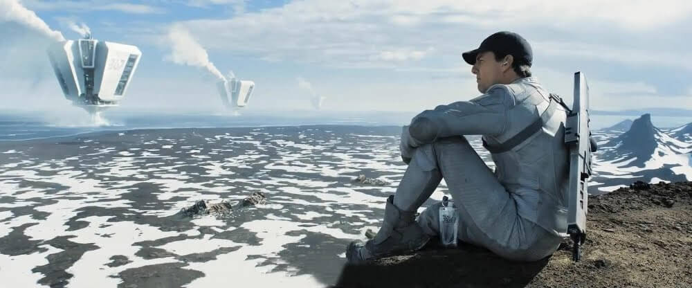 (Review) OBLIVION is pretty, pre-chewed sci-fi